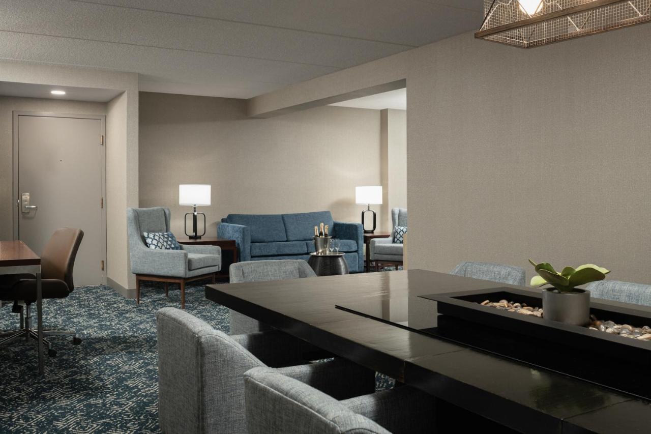 Four Points By Sheraton Milwaukee North Shore Brown Deer Екстериор снимка