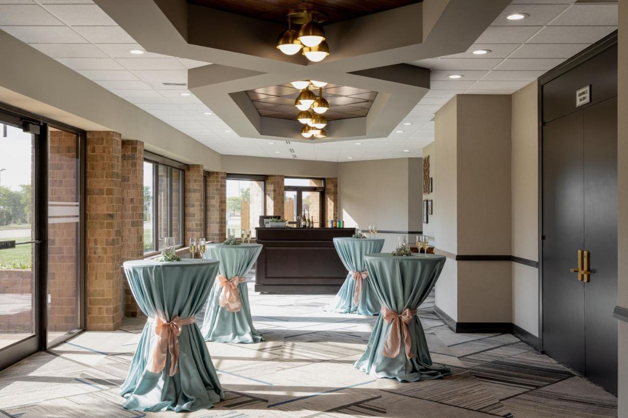 Four Points By Sheraton Milwaukee North Shore Brown Deer Екстериор снимка