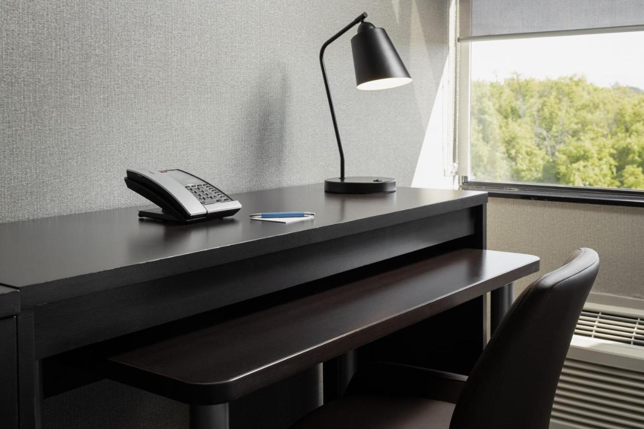 Four Points By Sheraton Milwaukee North Shore Brown Deer Екстериор снимка
