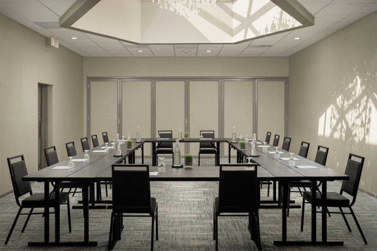 Four Points By Sheraton Milwaukee North Shore Brown Deer Екстериор снимка