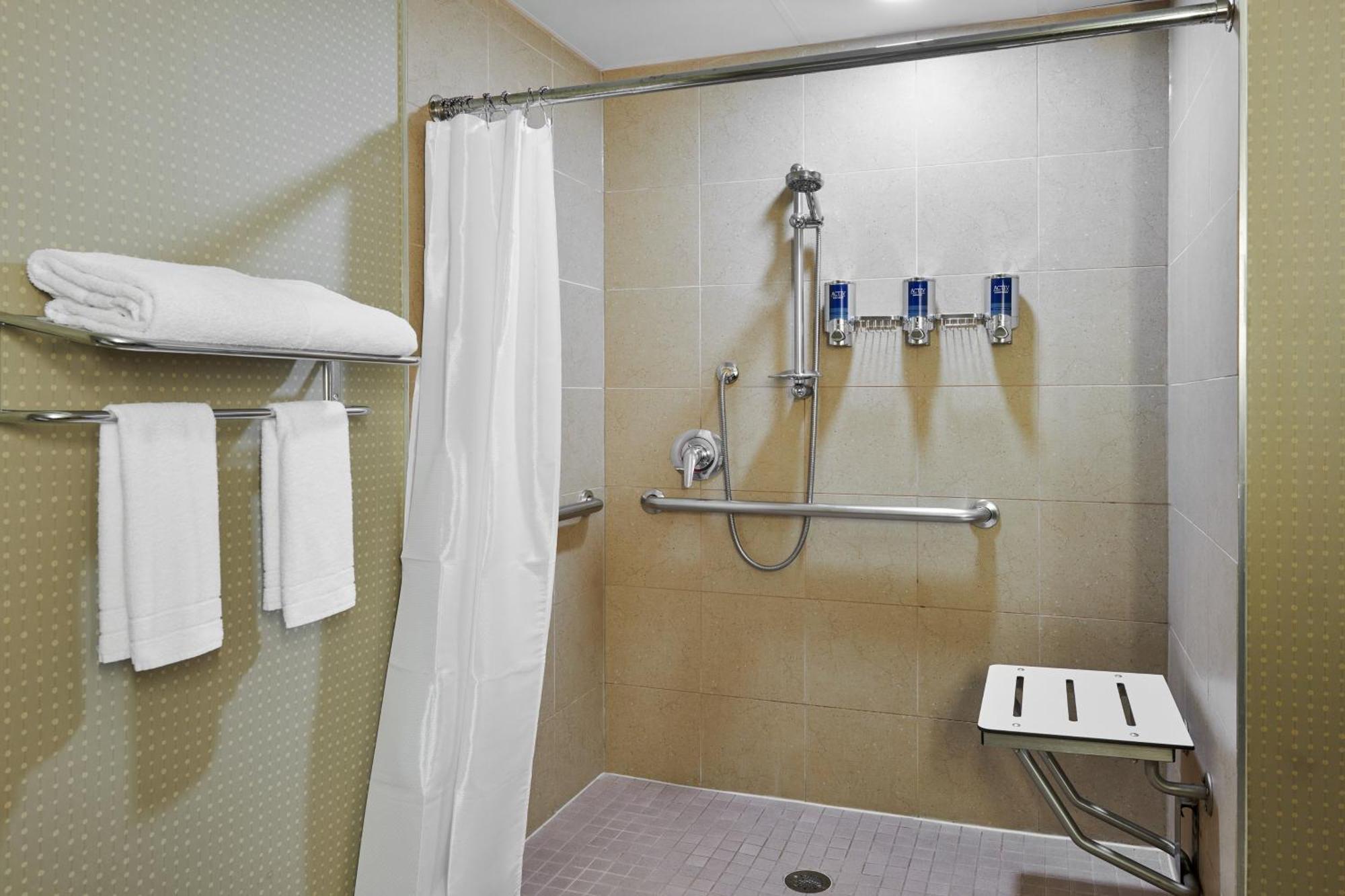 Four Points By Sheraton Milwaukee North Shore Brown Deer Екстериор снимка